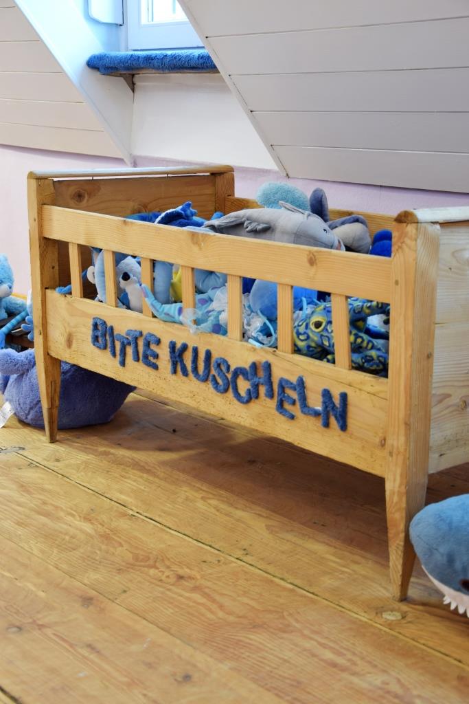 Kinderbett Kuscheltiere blau